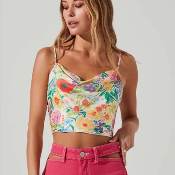 Astr Tops - ASTR Ellery Floral Crop Top